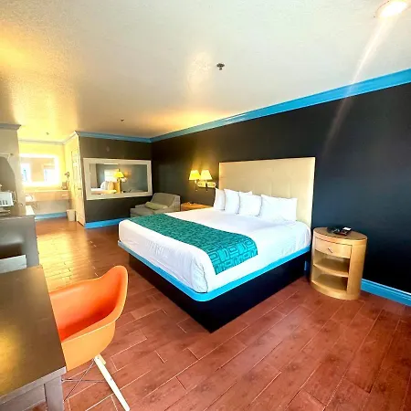 Casa Blanca Hotel - Orange 55 Freeway, Near Honda Center, Chapman University, Disneyland